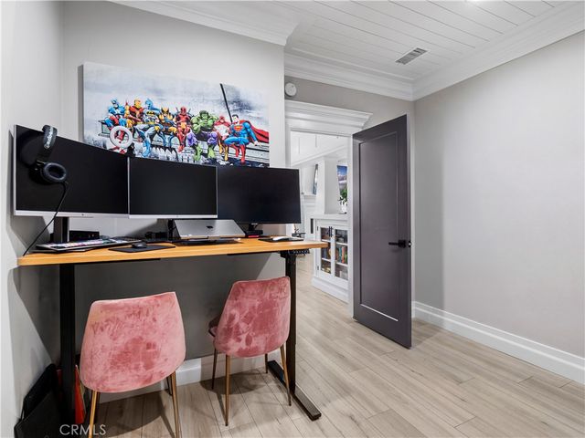 2330 W 29th Place, Los Angeles, CA 90018