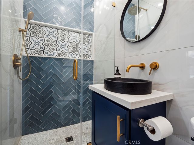 2330 W 29th Place, Los Angeles, CA 90018