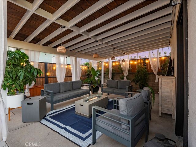 2330 W 29th Place, Los Angeles, CA 90018