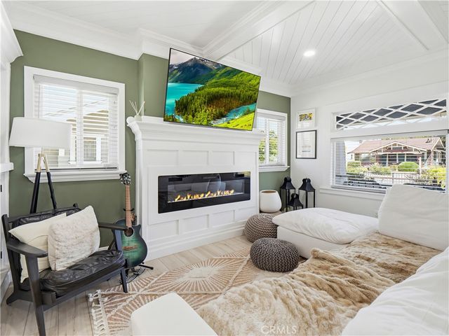 2330 W 29th Place, Los Angeles, CA 90018