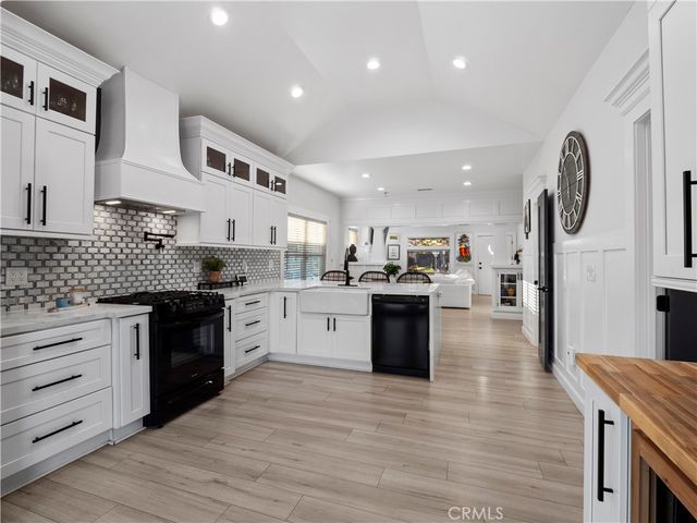 2330 W 29th Place, Los Angeles, CA 90018