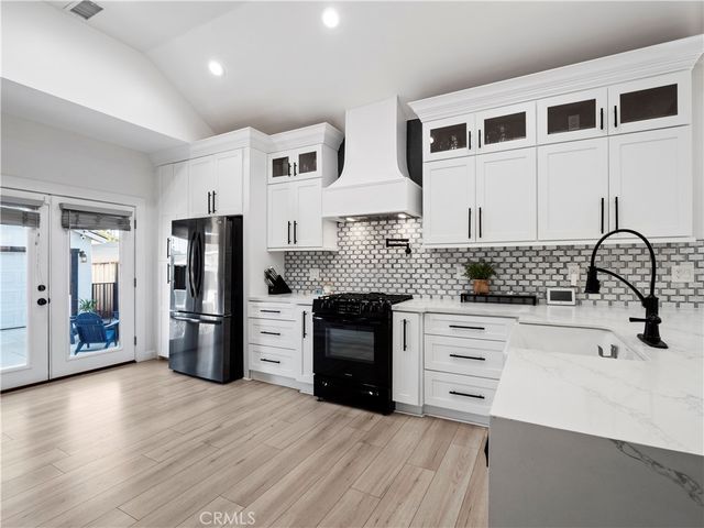 2330 W 29th Place, Los Angeles, CA 90018