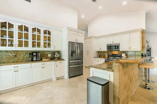 9823 NW Sun Pointe Drive NW 1, Boynton Beach, FL 33437