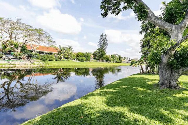 9823 NW Sun Pointe Drive NW 1, Boynton Beach, FL 33437