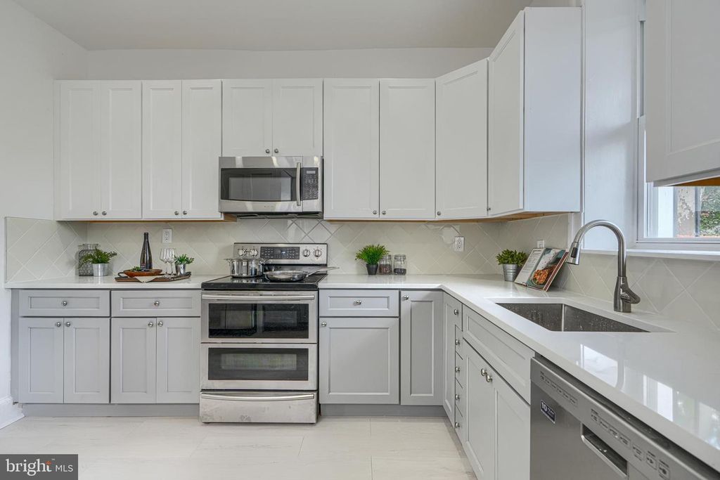 Image 11 of property listing at 427 E 27TH ST, Baltimore, MD 21218