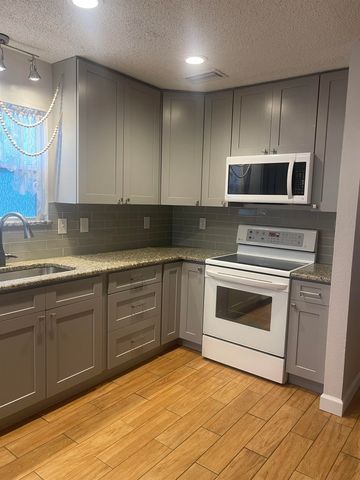 2928 Del Rio Dr, St Augustine, FL 32084