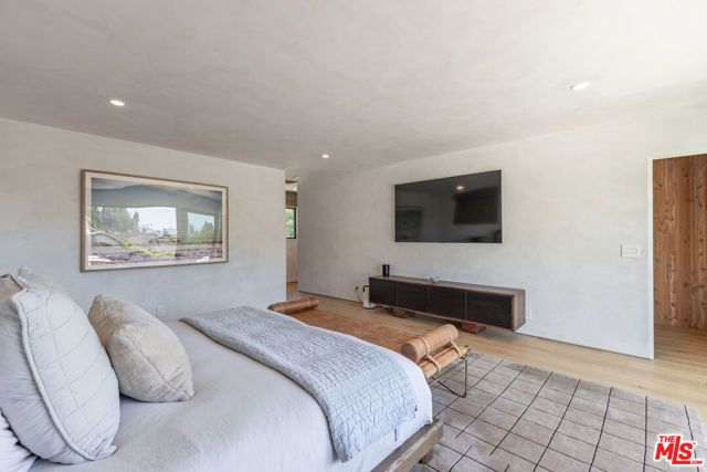 3066 St George Street, Los Angeles, CA 90027
