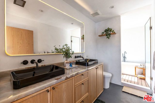 3066 St George Street, Los Angeles, CA 90027