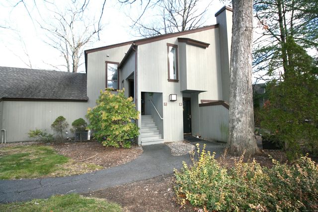 7 Twin Oak Court 7, Avon, CT 06001
