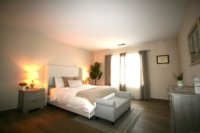 7 Twin Oak Court 7, Avon, CT 06001