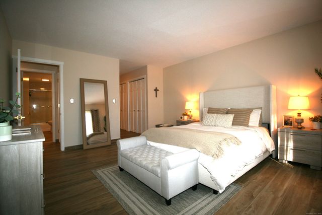 7 Twin Oak Court 7, Avon, CT 06001