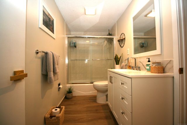 7 Twin Oak Court 7, Avon, CT 06001