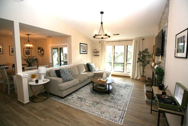 7 Twin Oak Court 7, Avon, CT 06001