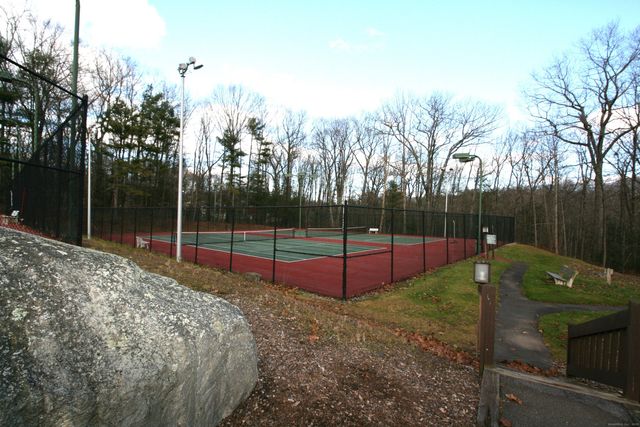 7 Twin Oak Court 7, Avon, CT 06001