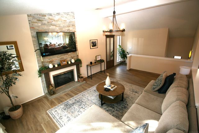 7 Twin Oak Court 7, Avon, CT 06001