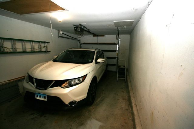 7 Twin Oak Court 7, Avon, CT 06001