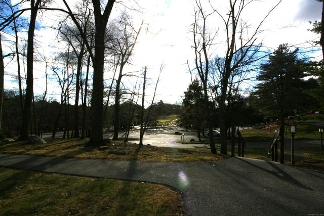 7 Twin Oak Court 7, Avon, CT 06001