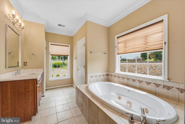 38800 BETTIS DR, Hamilton, VA 20158