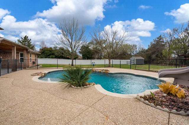 245 Bent Creek Drive, Waxahachie, TX 75165