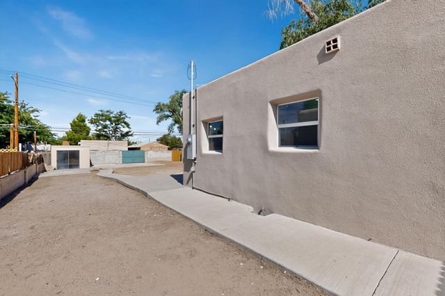 413 Princeton Drive SE, Albuquerque, NM 87106