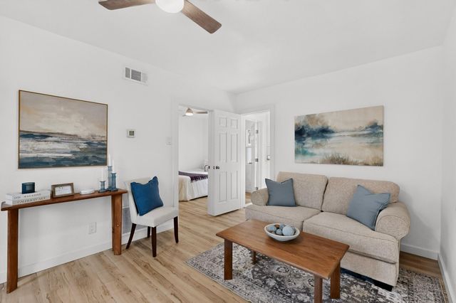 413 Princeton Drive SE, Albuquerque, NM 87106