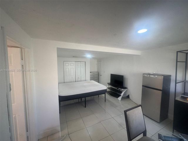 2021 Wilmington St A, Opa-locka, FL 33054
