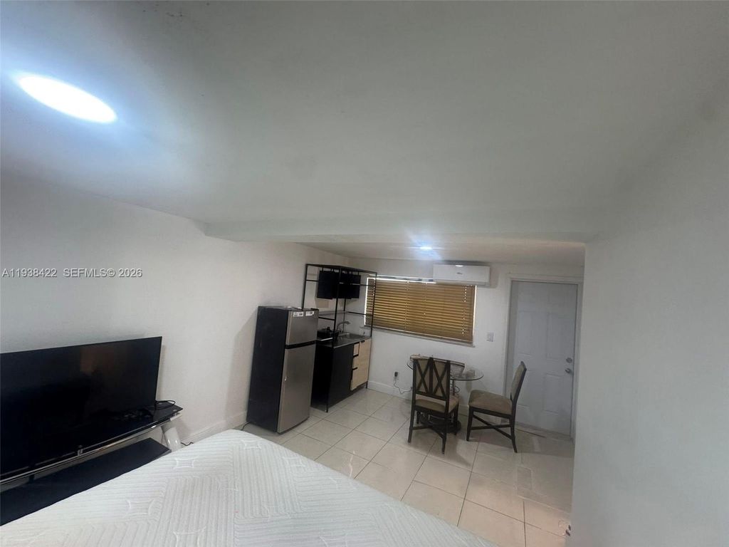 2021 Wilmington St A, Opa-locka, FL 33054