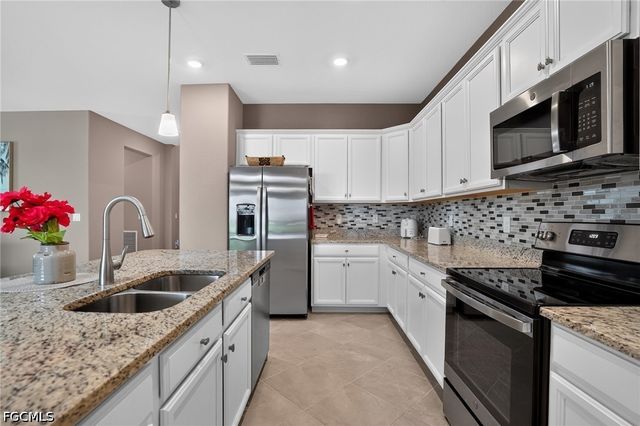 3943 E Hampton CIR, Alva, FL 33920