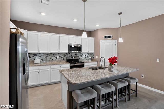 3943 E Hampton CIR, Alva, FL 33920