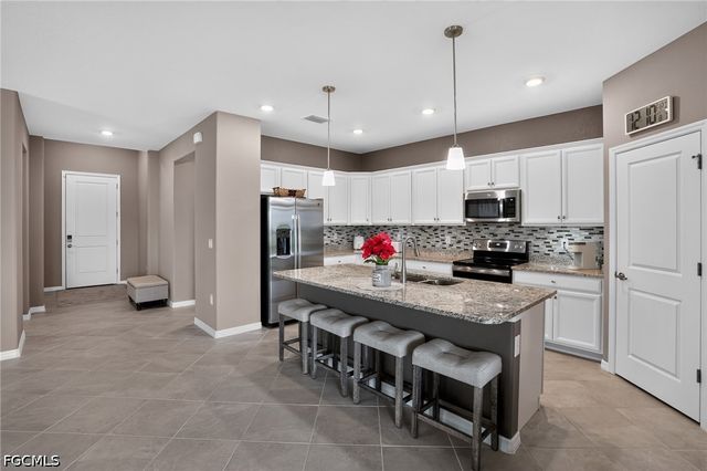3943 E Hampton CIR, Alva, FL 33920