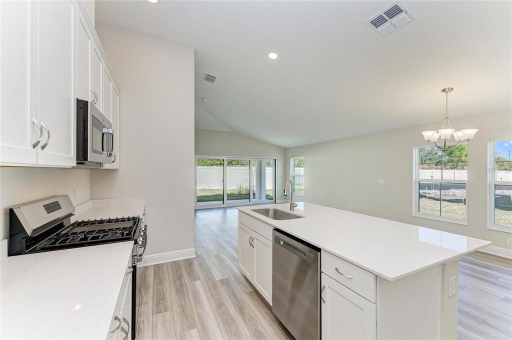 Image 13 of property listing at 12350 OAK HILL WAY, Parrish, FL 34219