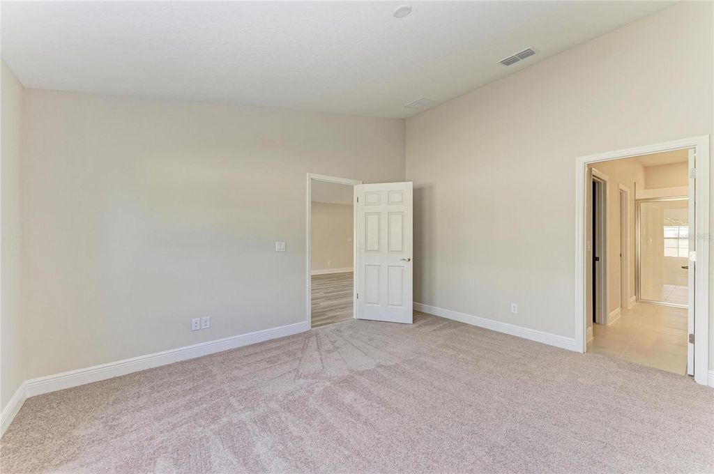 Image 5 of property listing at 12350 OAK HILL WAY, Parrish, FL 34219