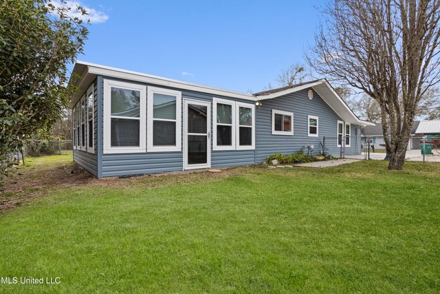 254 Pine Ridge Drive, Waveland, MS 39576