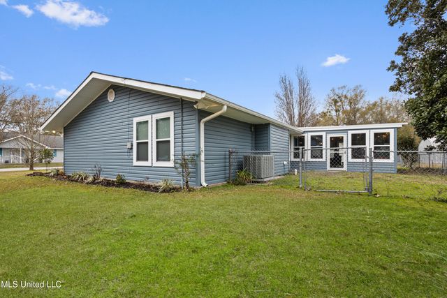 254 Pine Ridge Drive, Waveland, MS 39576