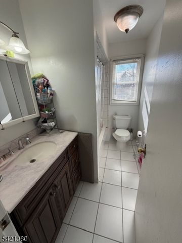 27 Fisher Ave, Bound Brook Boro, NJ 08805