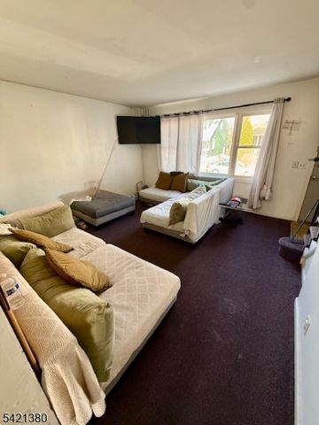 27 Fisher Ave, Bound Brook Boro, NJ 08805