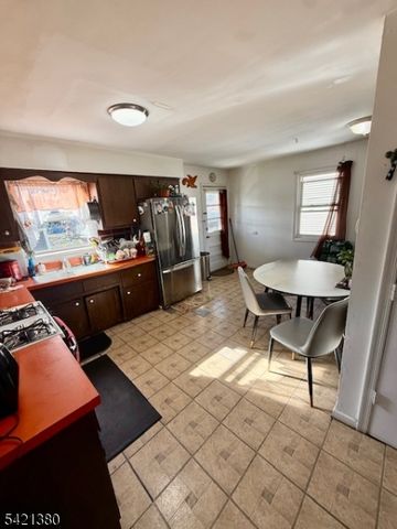 27 Fisher Ave, Bound Brook Boro, NJ 08805