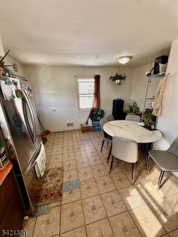 27 Fisher Ave, Bound Brook Boro, NJ 08805