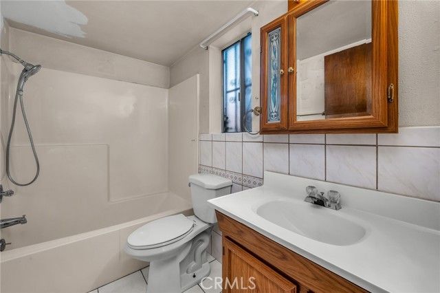 1860 San Francisco Avenue 1, Long Beach, CA 90806