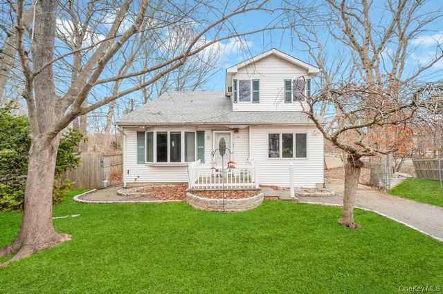 34 Pinelawn Avenue, Shirley, NY 11967