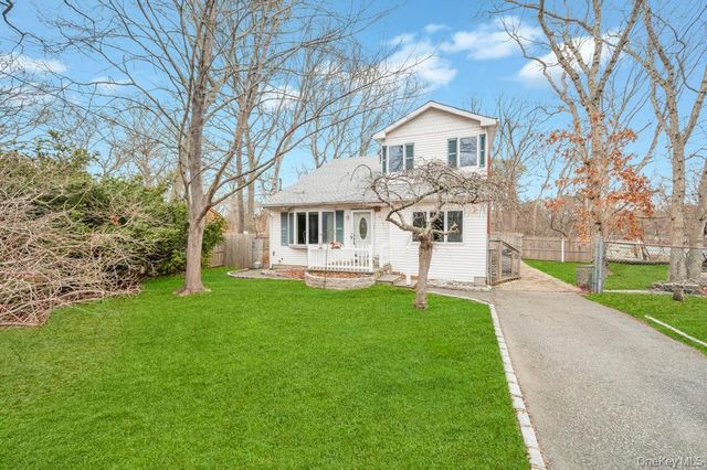 34 Pinelawn Avenue, Shirley, NY 11967