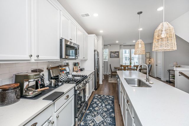 1015 Pettiford Place, Hanahan, SC 29410