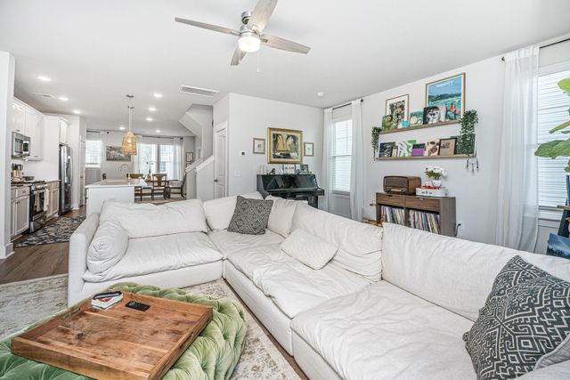 1015 Pettiford Place, Hanahan, SC 29410