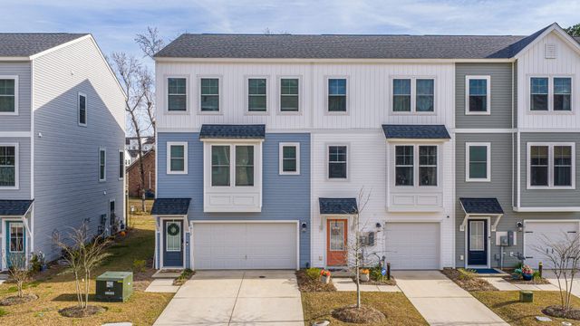 1015 Pettiford Place, Hanahan, SC 29410