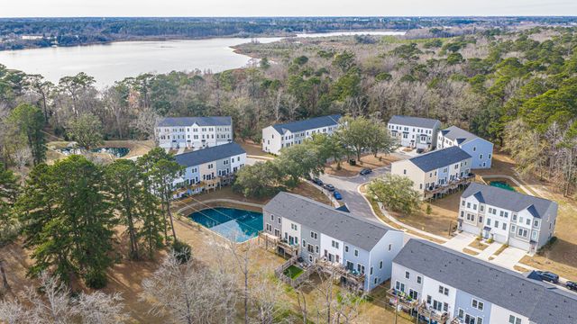 1015 Pettiford Place, Hanahan, SC 29410