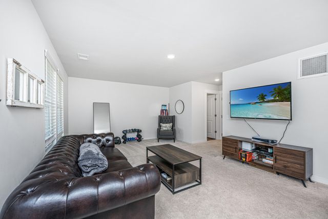 1015 Pettiford Place, Hanahan, SC 29410