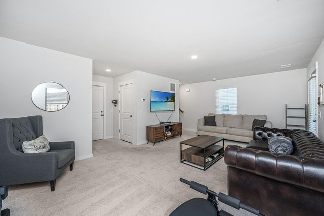 1015 Pettiford Place, Hanahan, SC 29410