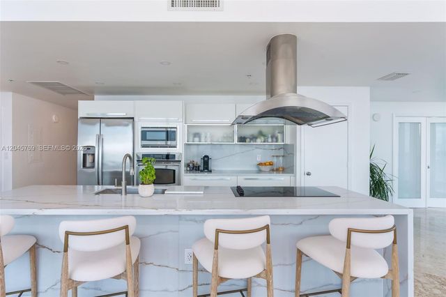 601 NE 36th Street 3112, Miami, FL 33137