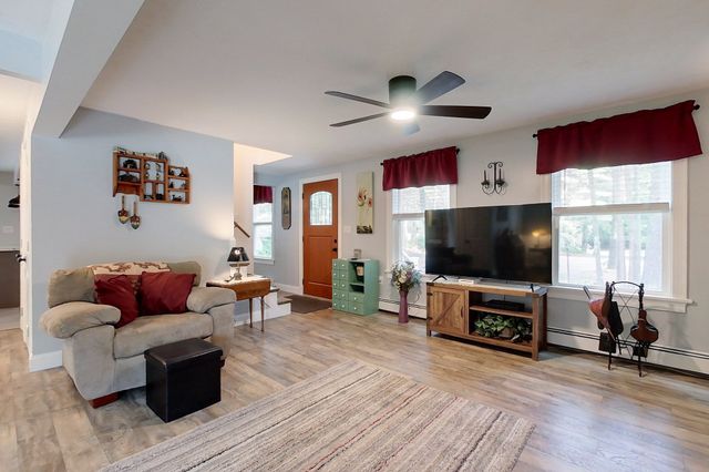 135 Lowell Rd, Pepperell, MA 01463
