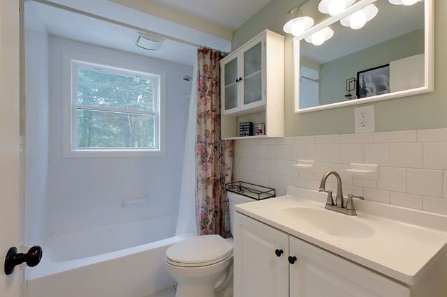 135 Lowell Rd, Pepperell, MA 01463